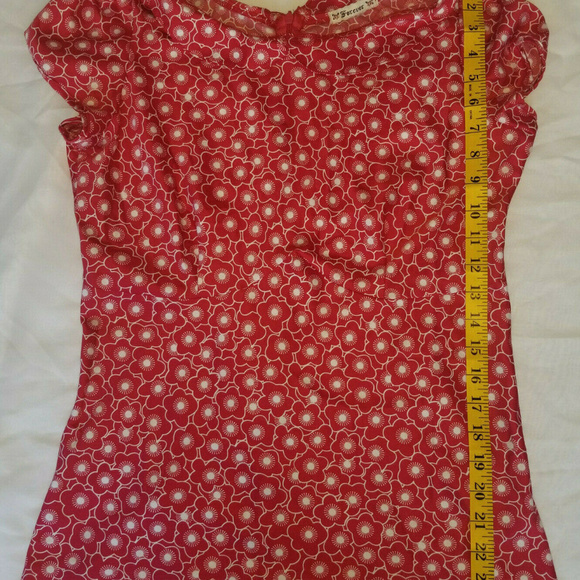Forever 21 Medium Red Floral Short Sleeve Blouse - Picture 5 of 7
